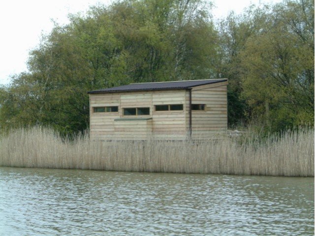 bird_hide_seaview_iow_200404__01.jpg